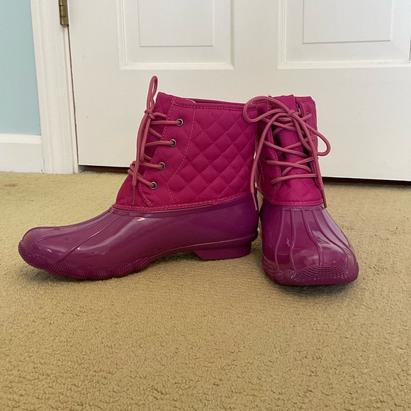 Duck Boots brand new in box - fun magenta color - Picture 3 of 5